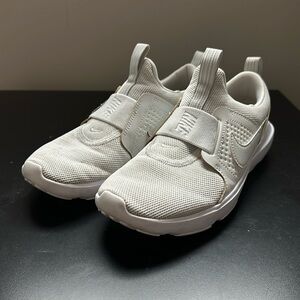 Nike Comfort Slip Shoes